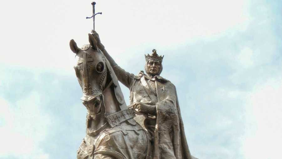 CK3LARPer's tweet photo. @BeSaintly (You) should permit all your limbs to be hewn off, and suffer every manner of torment , rather than fall knowingly into mortal sin.

King St Louis IX of France
Ora pro nobis ⚜️ https://t.co/je5tVhTzIm