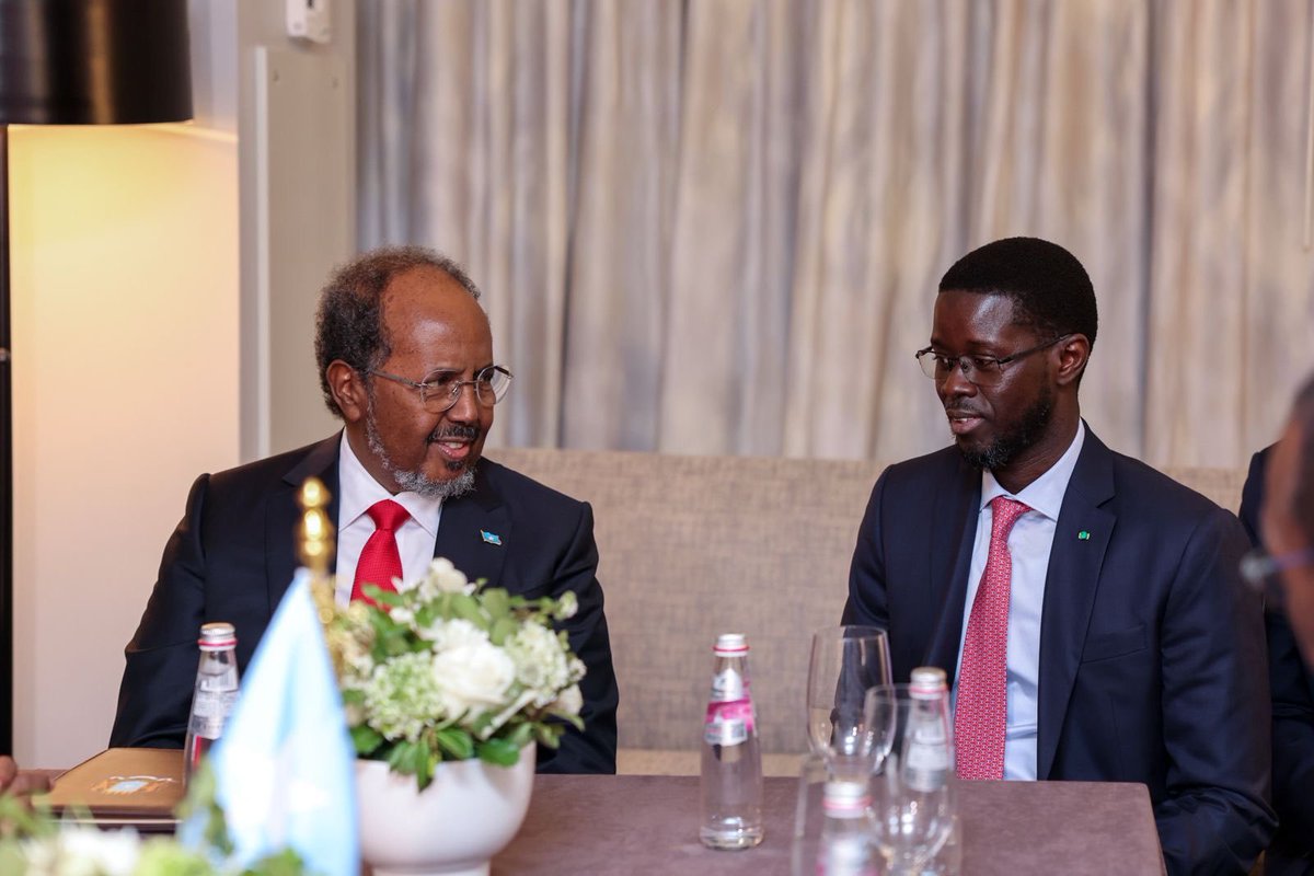 gedo247's tweet photo. Somali President Hassan Sheikh Mohamud @HassanSMohamud met Senegalese President Bassirou Diomaye Faye on the sidelines of the UN General Assembly in New York, Villa Somalia said. @TheVillaSomalia

#Somalia #Senegal #UNGA81 https://t.co/ykbxohnvw5