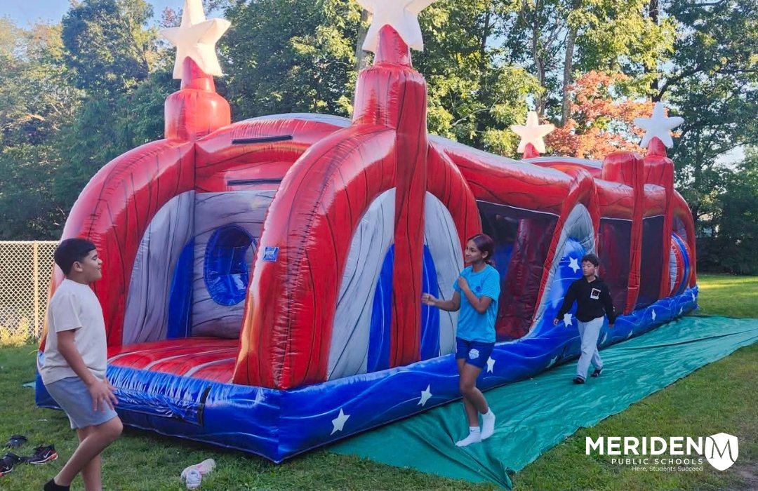 MeridenK12's tweet photo. 🍧 Snow cones, bounce houses, and big smiles made for a fun Back-to-School Family Fun Night at Washington Middle School on September 15! We are grateful for our amazing Wildcat families and the wonderful Washington Middle School community! 💙

📸 Photo credit: Jessica Showerda https://t.co/VFCytDXC4q