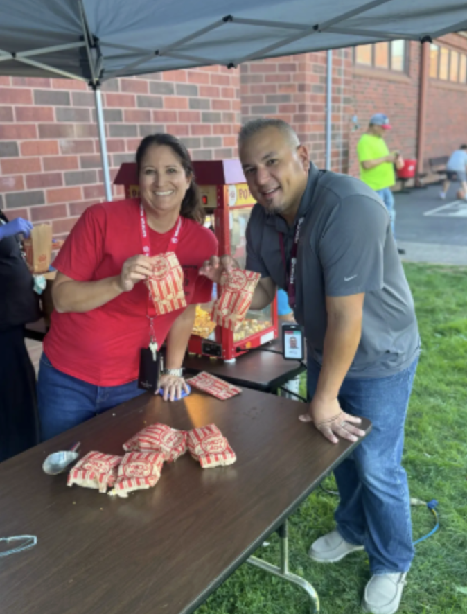 MeridenK12's tweet photo. 🍧 Snow cones, bounce houses, and big smiles made for a fun Back-to-School Family Fun Night at Washington Middle School on September 15! We are grateful for our amazing Wildcat families and the wonderful Washington Middle School community! 💙

📸 Photo credit: Jessica Showerda https://t.co/VFCytDXC4q