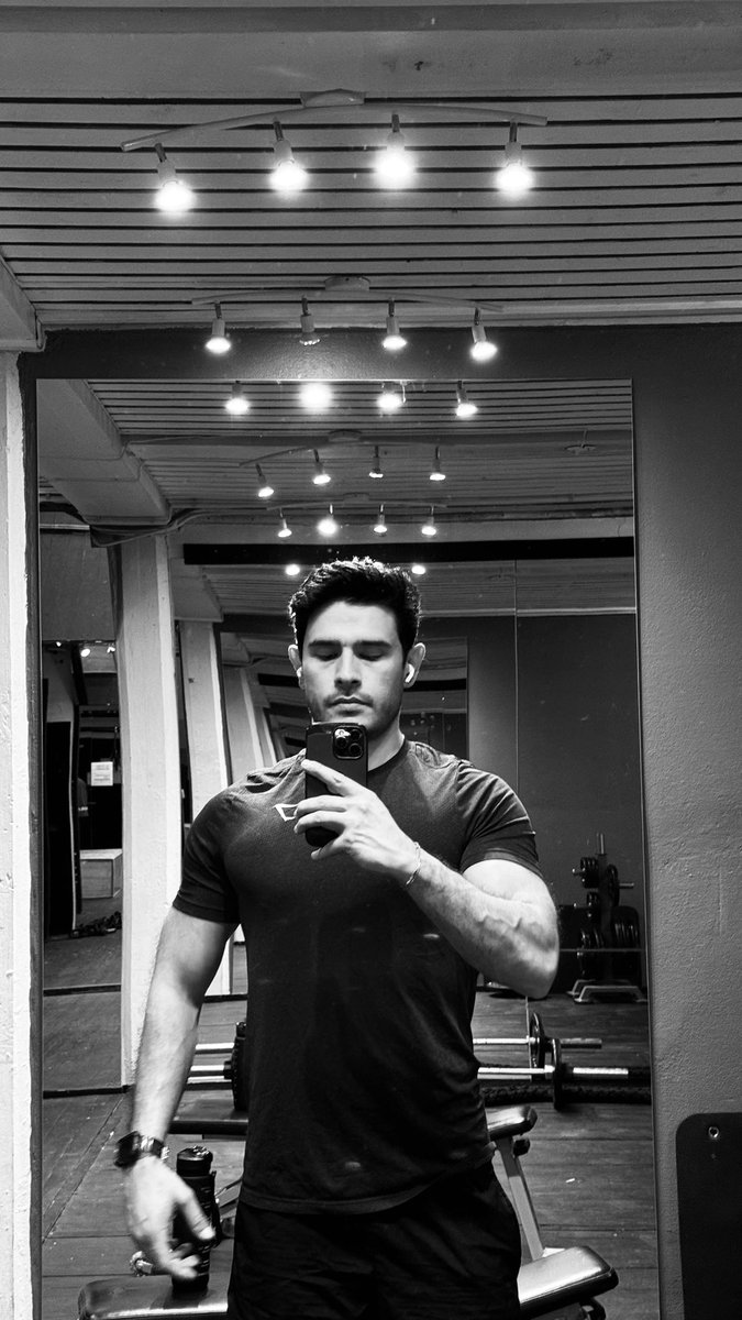 hankayanor's tweet photo. after gym https://t.co/NWrgGBYtsr