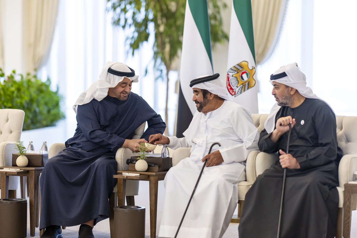KBM_ALNAHYAN's tweet photo. صاحب السمو الشيخ محمد بن زايد آل نهيان رئيس الدولة "حفظه الله" يستقبل المواطنين بحضور عدد من سمو الشيوخ https://t.co/TX19FEt2Zt