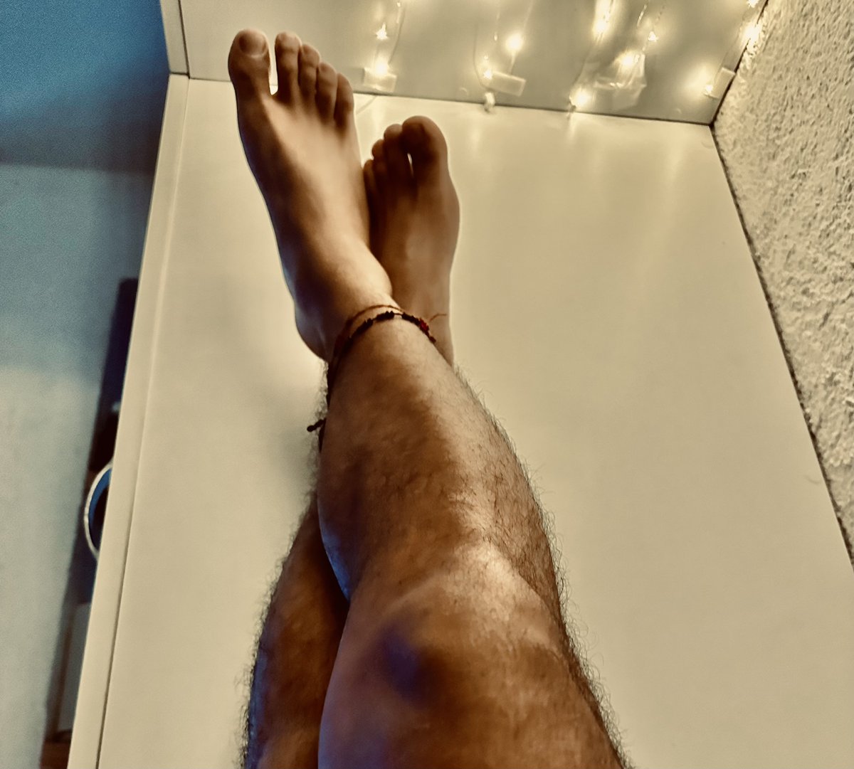 DulMaxXx's tweet photo. Feet, legs, movement, DANCE… each person has a different way of finding sensuality. 👣🦵🕺 https://t.co/PMHw5jCZSY