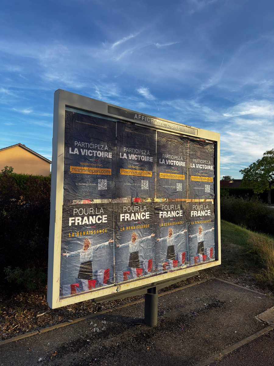 rnj_54's tweet photo. Sur le terrain, toujours ! 💪

Les militants de la fédération RNJ 54 sont mobilisés pour faire passer le message. Face à l'inflation et pour la France, la jeunesse s'engage au quotidien.

Rejoignez-nous ! 🇫🇷 https://t.co/H8qcI0kMtf