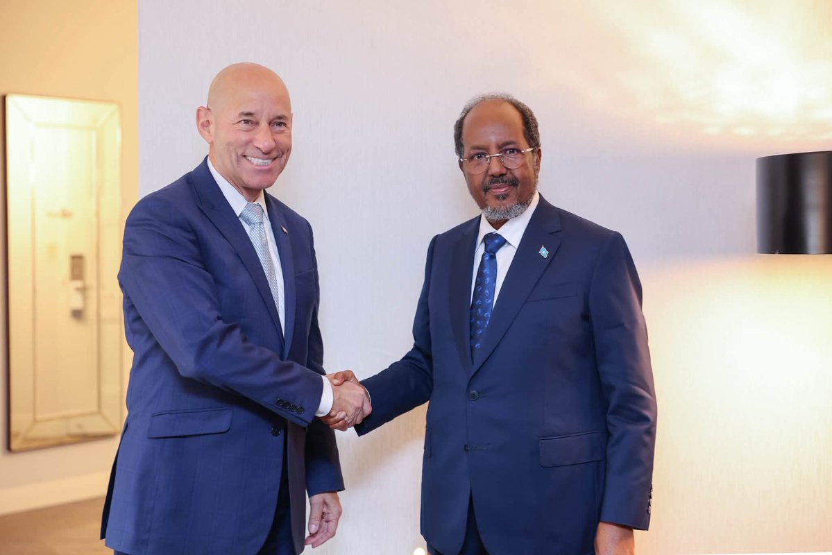 gedo247's tweet photo. Somali President @HassanSMohamud Mohamud met U.S. Assistant Secretary of State for African Affairs Frank Garcia in New York to discuss bilateral cooperation, Villa Somalia said.

#Newyork #Somalia https://t.co/ZmSJZjfq5c