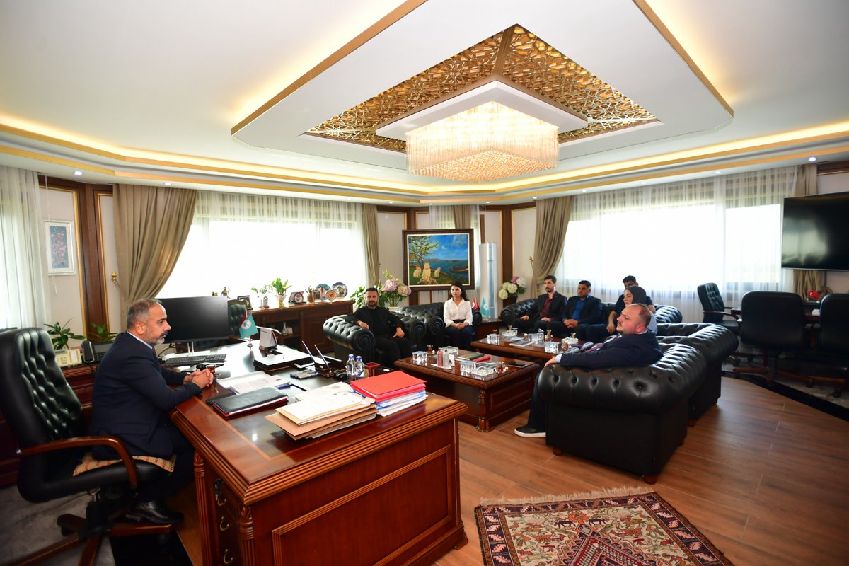 HaberVANYYU's tweet photo. AK Parti Gençlik Kolları İl Başkanı Burak Gültepe, AK Parti Gençlik Kolları MKYK Üyesi ve Doğu Anadolu Üniversiteler Bölge Koordinatörü Cengizhan Yılmaz ve beraberindeki heyet, Üniversitemiz Rektörü Prof. Dr. Hamdullah Şevli’yi makamında ziyaret etti.

@hsevli 
#VanYüzüncüYılÜniversitesi
#VanYYÜ