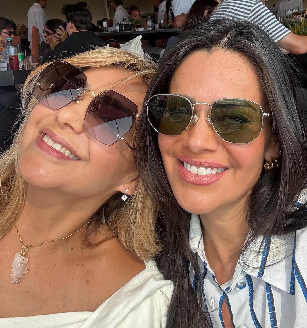 luzelenaglezz's tweet photo. Hoy es cumpleaños de mi comadre  mi hermana de vida. Te amo con todo el corazón, contigo todo siempre será más bello. Sabes que te deseo todo lo bonito que te mereces y más, por que tu corazón y tú amor hacia los demás no tiene fin. Gracias por estar... https://t.co/M3mOgSJPtK