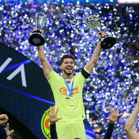 Campechame42's tweet photo. Henry Martín está en mal nivel? Si.

Se tendría que ir en la próxima ventana? También.

De eso a ningunearlo, me parece una pendejadota.

Nos tocó ver al 4° máximo goleador histórico y 2° de liguillas, además de uno de los máximos ganadores de titulos de este Club.

Valoren. https://t.co/AwFwfzRZTt