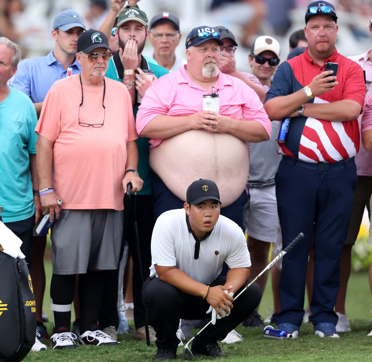 jamierkennedy's tweet photo. Just a perfect photo of Tom Kim at the 2022 @PresidentsCup in North Carolina. https://t.co/MP8kHvFnVT