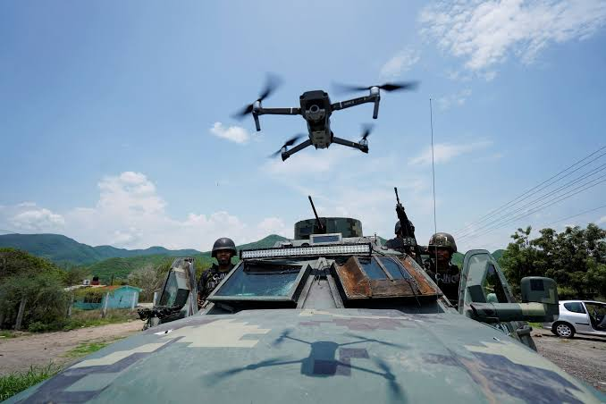 RAFAELCORTES1's tweet photo. Informe en EU advierte sobre avance de los cárteles en el uso de drones, reporta el Washington Post; México y EU carecen de preparación.

Según el reporte, los cárteles mexicanos han intensificado el uso de dinero y coacción para reclutar gente, principalmente de Colombia, que combatió en Ucrania y que resulta muy productiva sU vinculacIon con el C.O.
@washingtonpost @USEmbassyMEX @OHarfuch @SSPCMexico @Defensamx1 @Claudiashein