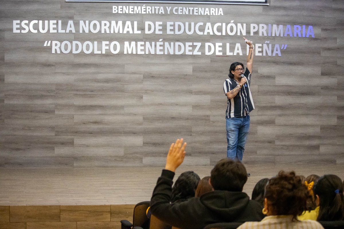 cepredey's tweet photo. Impartimos la plática “Hablemos de Consumo” en la Escuela Normal Superior, generando un espacio para reflexionar sobre la importancia de tomar decisiones informadas y responsables frente al consumo.

Prevenir también es hablar de estos temas. 🗣️ https://t.co/9ZZG9uELPY