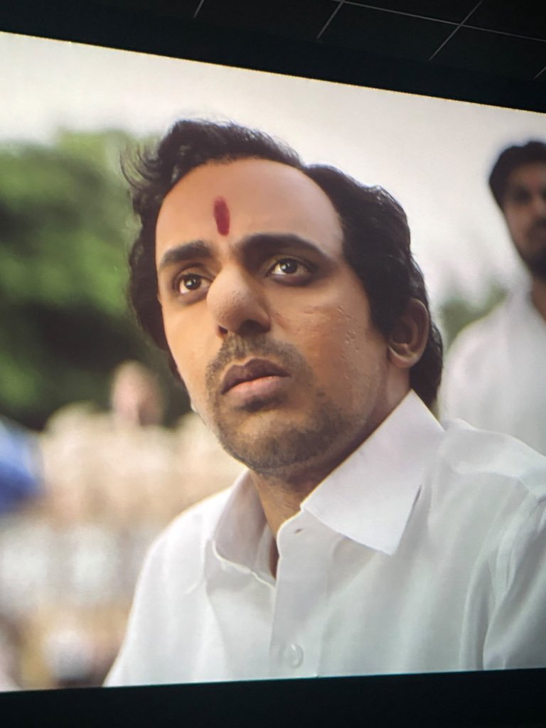 TRPartyOfficial's tweet photo. KCR Reference in paradise movie 🔥🔥

థియేటర్లు తగలబడిపోతున్నాయ్ 🥵🥵

అందుకే ఆంధ్రా అభిమానులు ముఖ్యంగా చంద్రబాబు, పవన్ కళ్యాణ్ అభిమానులు సినిమాపై వ్యతిరేక ప్రచారం చేస్తున్నారు.
#theparadise https://t.co/V2Z5baL6IV
