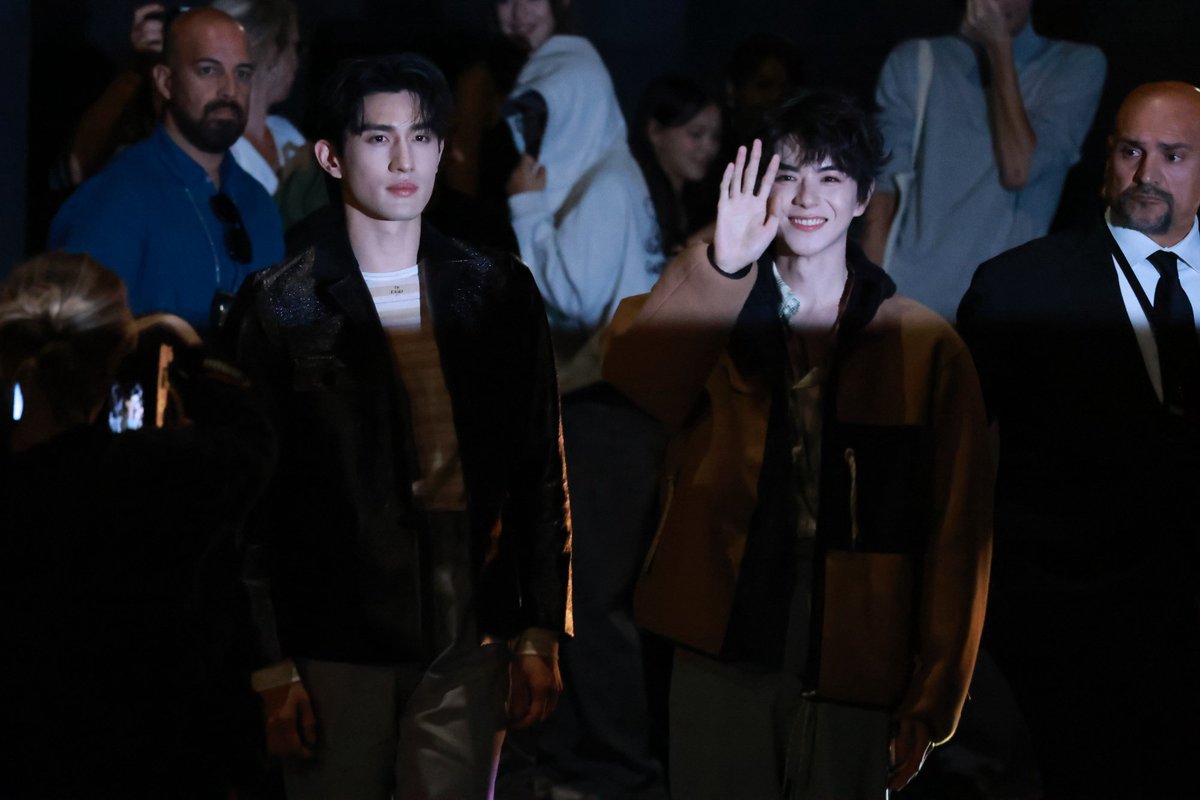 liolinsaurus's tweet photo. ☀🍊🧡

#OnitsukaTigerXAylio 
#AylioMFWSS27 
#Aylio https://t.co/sFmyQfmjfv