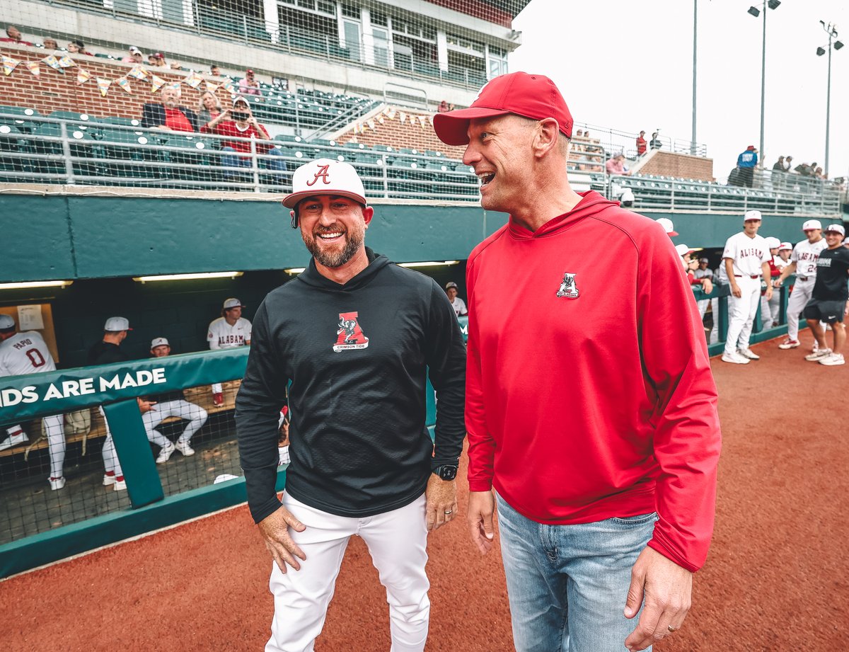 AlabamaBSB's tweet photo. Hey Coach.
Tonight. 
6 p.m.

See you at @Baumhowers!

#RollTide https://t.co/MutrHhxmCv