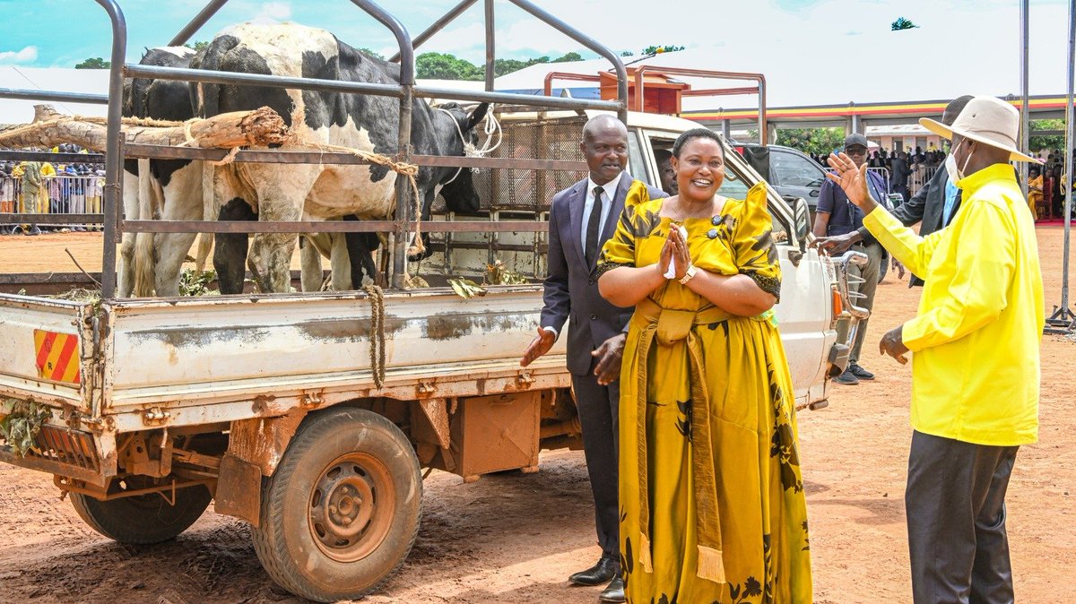 NRMOnline's tweet photo. President @KagutaMuseveni has urged the people of Busoga to embrace wealth-creation programmes and adopt productive forms of agriculture suited to the size of their landholdings as a means of overcoming household poverty.

The President made the call today while officiating at the thanksgiving ceremony of the Minister for the Presidency and Budiope West Member of Parliament, Hon. @millybabalanda , at Iringa Township Primary School in Nkondo Sub-county, Buyende District.

Read More: https://t.co/1uRC9R52ZT