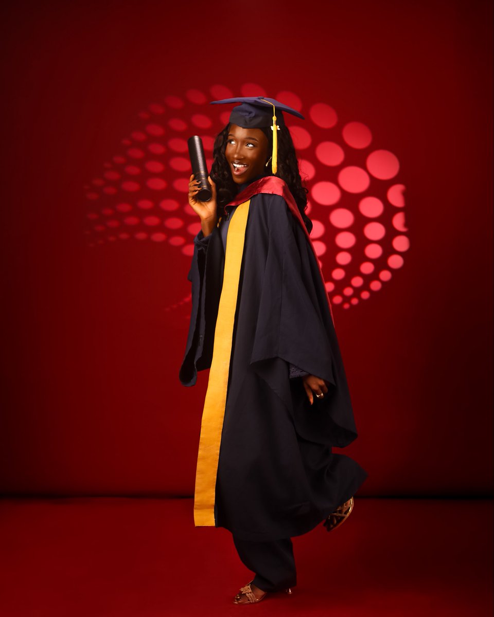 iamkauna's tweet photo. Re-introducing 🥹🥹
KANYIO PRECIOUS MOYOSOLAOLUWA 
Bsc. Public Health 
First Class Honours!🥹
God has just been too good to me 🥹 https://t.co/iRWHegPEYj