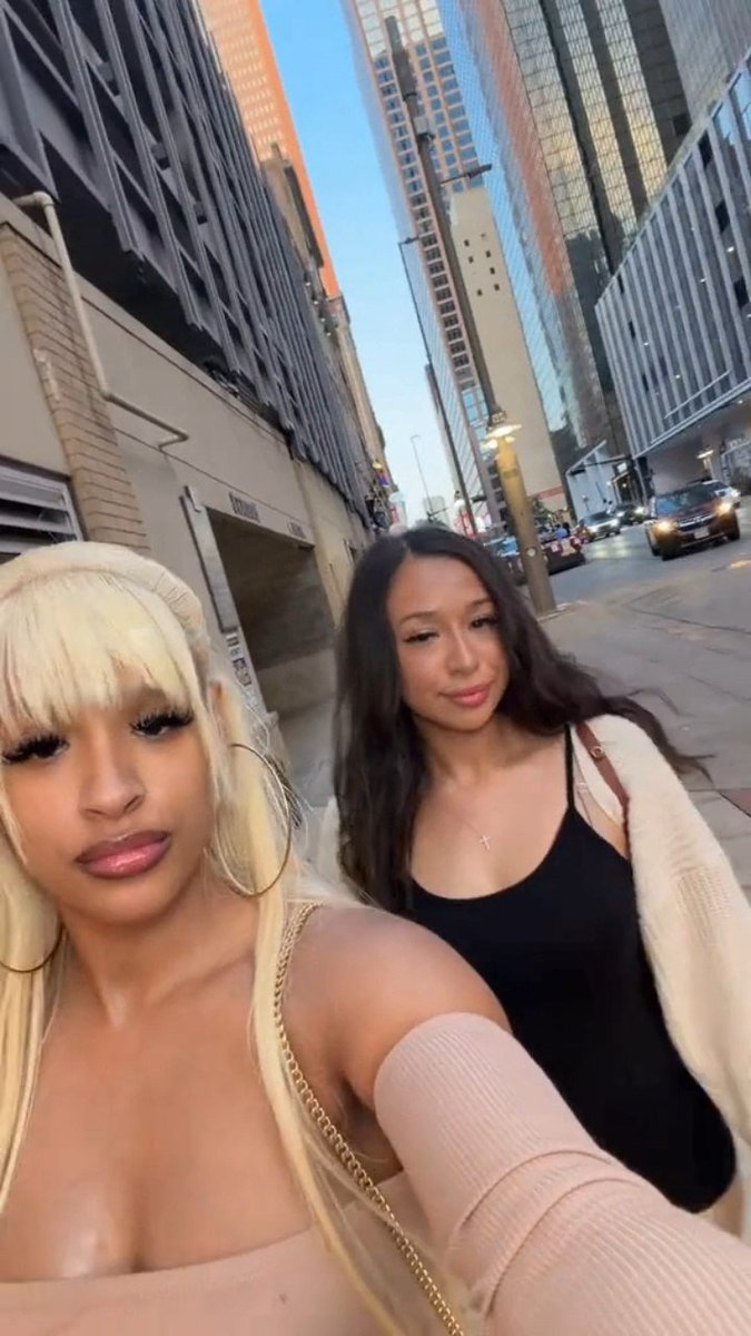 harrisjayzz001's tweet photo. Strolling out with my home gurl 🥳🤎 https://t.co/WbrvmT88xO