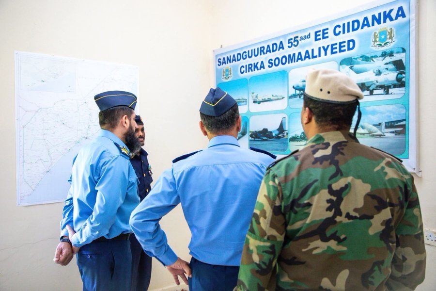 gedo247's tweet photo. Somali Air Force Commander Brig. Gen. #Abdirisaq Mahmoud Haji met a Pakistani delegation led by Air Marshal #Muhammad Sarfraz to discuss rebuilding Somalia’s air force, specialized training, technical expertise and long-term defence cooperation.

#Somalia #Pakistan https://t.co/mSaPsApjAo