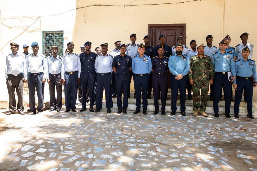 gedo247's tweet photo. Somali Air Force Commander Brig. Gen. #Abdirisaq Mahmoud Haji met a Pakistani delegation led by Air Marshal #Muhammad Sarfraz to discuss rebuilding Somalia’s air force, specialized training, technical expertise and long-term defence cooperation.

#Somalia #Pakistan https://t.co/mSaPsApjAo