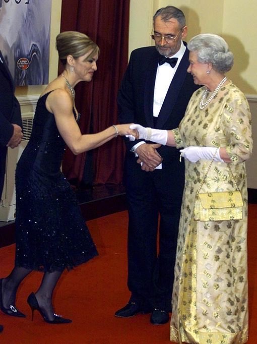 MadameXvideos's tweet photo. She was so nervous to meet the queen https://t.co/znV2WAPn2Y