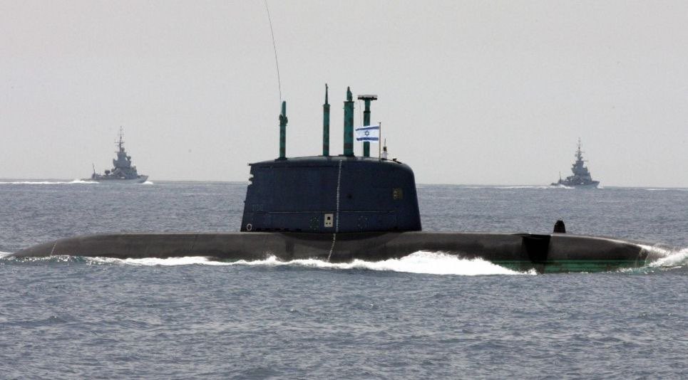 Danale's tweet photo. For several years, Israel investigated why Netanyahu needed so many submarines. Now the Ministry of Defense has reached the opposite conclusion: there are too few submarines, and their number is proposed to be increased from six to eight.
The first additional submarine can be ordered from German TKMS under an option in the already concluded contract. The price of the issue is about one billion euros per ship. The final decision will probably be left to the next government.
The reason being discussed today is Turkey. Ankara is rapidly strengthening its fleet, already has a much larger number of submarines, and is building new ones. Of course, eight Israeli submarines against fourteen Turkish ones is hard to call parity. But the numbers are not the most important thing here.
Israeli submarines have been primarily insurance against Iran for decades. Now Turkey – a NATO member, recently considered a partner of Israel – is included in strategic calculations.
It turns out quite Israeli-style: first, we investigate for years why we bought so many submarines, and then we plan to buy new ones – because during the investigation, another likely opponent appeared.