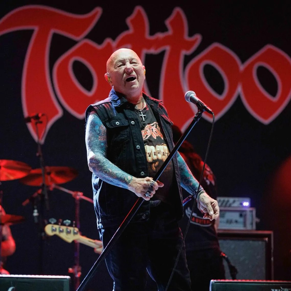 MKorero's tweet photo. Genuinely sad to hear of his passing. Saw Angry in concert many years ago in Sydney and he was 💥

Thank you for the music and your many years advocating to protect abused, neglected and at-risk children and youth. May you rest easy. 🌹 #RIPAngryAnderson #RoseTattoo https://t.co/ooNHiNCERh