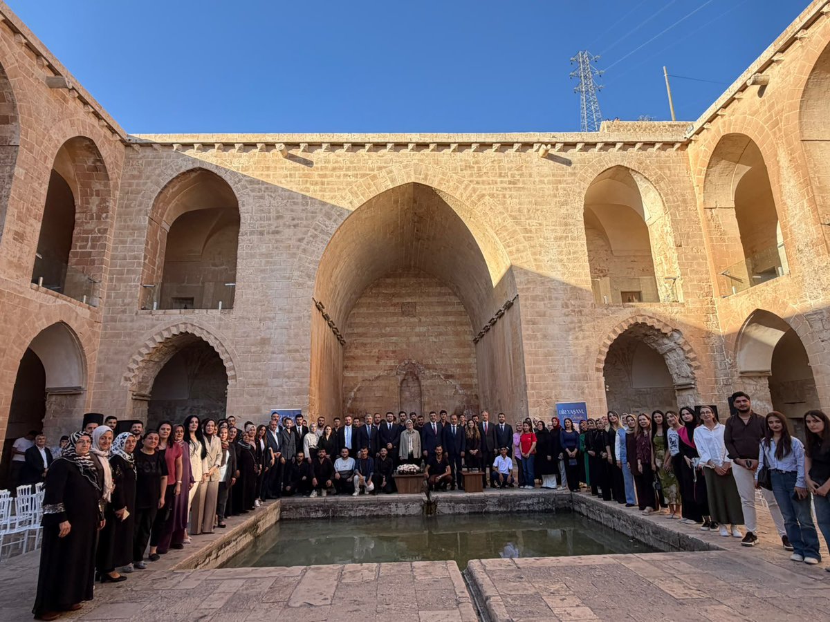 _yusufcoskun's tweet photo. Kadim Mardin’in tarihine ve kültürüne tanıklık eden Kasımiye Medresesi’nde gençlerimizle bir araya geldik.

AK Parti Genel Başkan Yardımcımız Sayın Belgin Uygur ve heyetimizle birlikte “Bir Yaşam Bin Tecrübe” programında gençlerimizin düşüncelerini ve geleceğe dair hayallerini dinledik; tecrübelerimizi paylaşarak samimi bir sohbet gerçekleştirdik.

Gençlerimizin fikirleri ve enerjisiyle Türkiye Yüzyılı’nı birlikte inşa edeceğiz.

📍 Kasımiye Medresesi