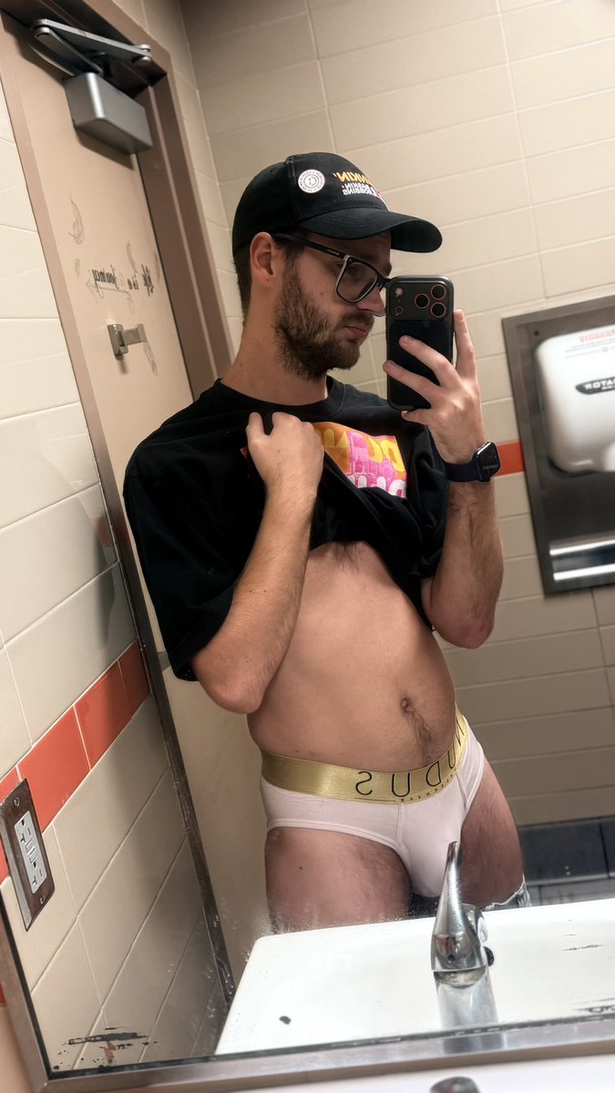 S1misterTv's tweet photo. In Wednesdays we wear pink

#mlm #gay #briefs https://t.co/dgFUS7rrax