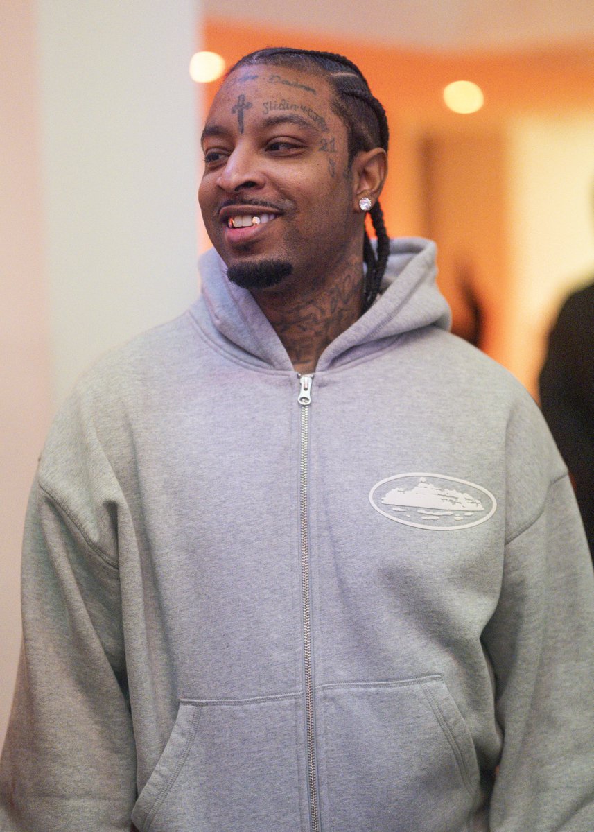 Rap's tweet photo. RAP FACT: 21 Savage produced most of “Bank Account” by himself‼️🤯

He says Metro Boomin mainly helped extend the beat and add some of the pauses. https://t.co/B9Yk0u10Kj