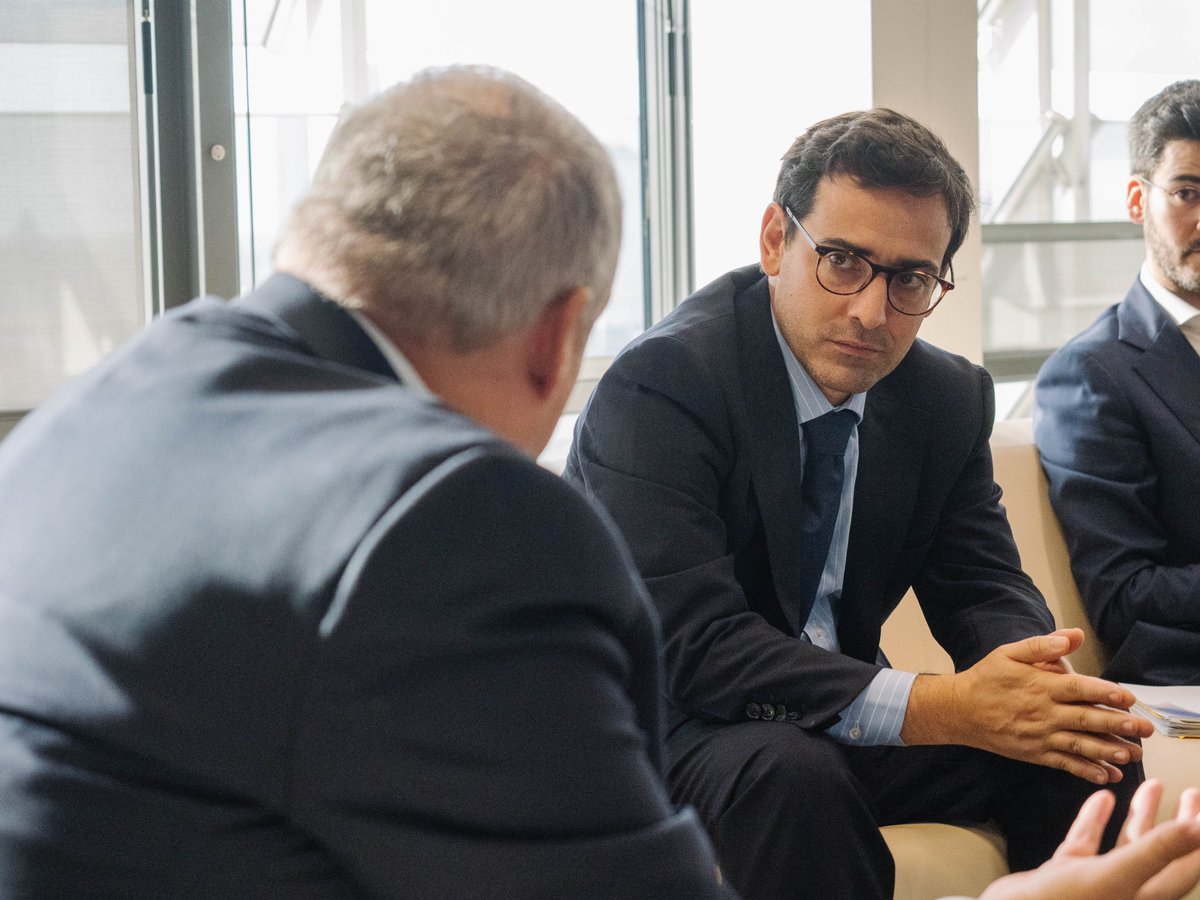 jordihereub's tweet photo. Hoy en Bruselas he podido abordar con @steph_sejourne los retos de competitividad de la industria europea y el desarrollo de la Industrial Accelerator Act.

Además, hemos firmado una declaración para acelerar el vehículo autónomo y avanzar hacia un marco común en Europa. https://t.co/Jd1Fd7fzVV