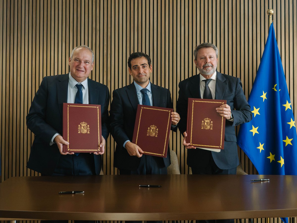 jordihereub's tweet photo. Hoy en Bruselas he podido abordar con @steph_sejourne los retos de competitividad de la industria europea y el desarrollo de la Industrial Accelerator Act.

Además, hemos firmado una declaración para acelerar el vehículo autónomo y avanzar hacia un marco común en Europa. https://t.co/Jd1Fd7fzVV