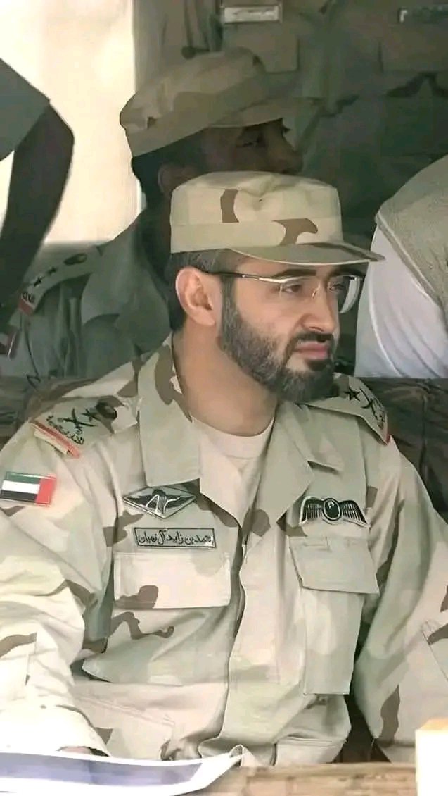 t7mak's tweet photo. 10 ضباط إماراتيين كانوا ماسكين اليمن من #الساحل_الغربي إلى حضرموت بطولها وعرضها، وكانت الجبهات متماسكة ومتقدمة
واليوم اكثر من 1000 ضابط سعودي في اليمن، ومع هذا تشهد البلاد انفلاتاً بالخدمات والجبهات معاً. 
 🇸🇦 لن  تكون اطلاقا مثل#🇦🇪 مهما حاولت 🇦🇪 https://t.co/cmystz4gVl