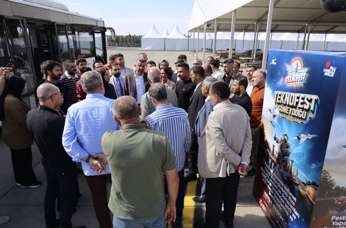 ZehraAy063's tweet photo. Şanlıurfa’mız, kadim tarihinden aldığı ilhamla geleceğe uzanan büyük bir buluşmaya hazırlanıyor. 🚀🇹🇷

30 Eylül – 4 Ekim tarihleri arasında şehrimizde gerçekleşecek TEKNOFEST Güneydoğu öncesinde festival alanında hazırlıkları yerinde inceleyerek çalışmalar hakkında bilgi aldık.

Tarihiyle dünyaya ilham veren Şanlıurfa’mızın, gençlerimizin hayallerine ve Türkiye’nin teknoloji hamlesine ev sahipliği yapacak olmasının mutluluğunu yaşıyoruz.

Şehrimizde teknoloji, bilim ve gençlik dolu günler için geri sayım başladı! 🚀

#TeknofestGüneydoğu 
#teknofest 
@RTErdogan @Selcuk @abuyukgumus 
@mfatihkacir @tugbaisikercan 
@acarfaruka @tulaykaynarca @muallavarol @DndDndar