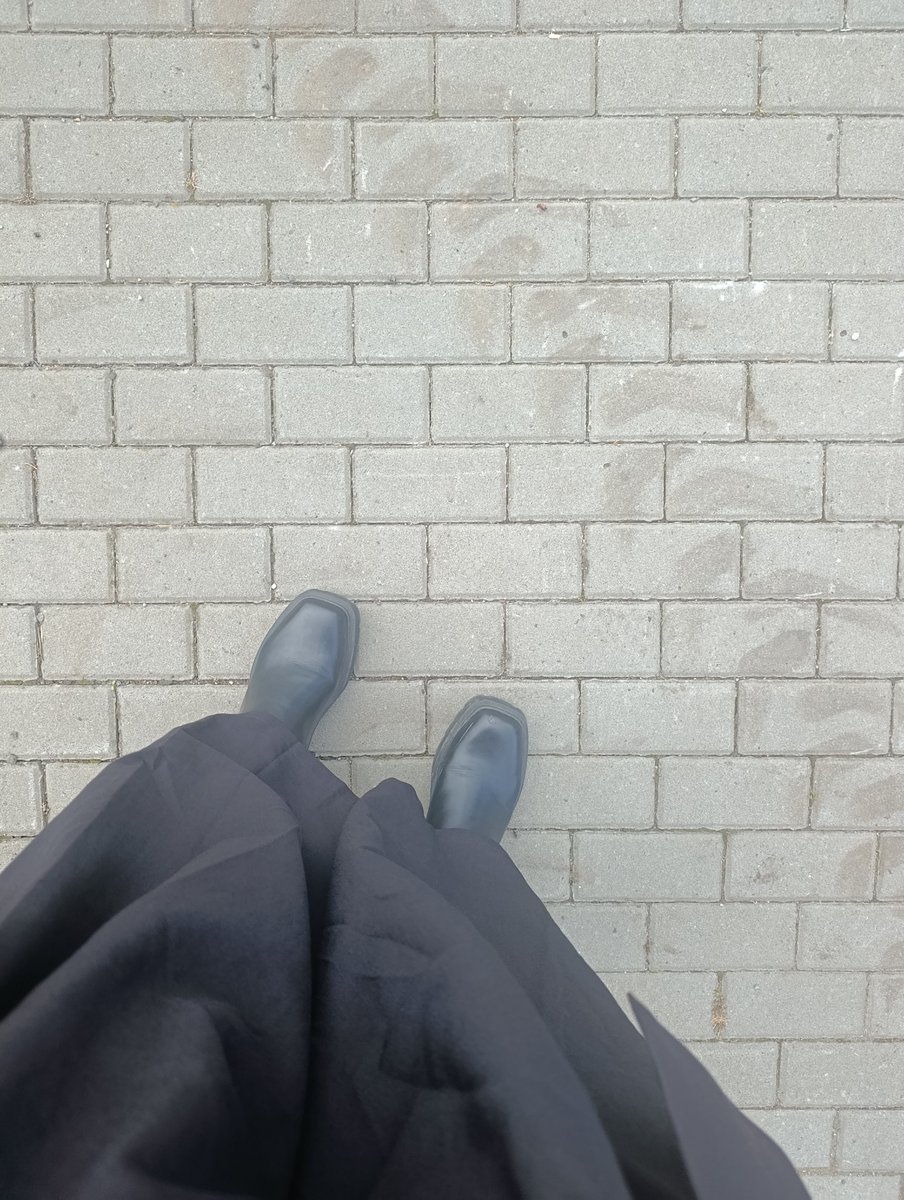 princeznavik's tweet photo. Get down on all fours and clean my shoes... they're already dirty today. And use your tongue.

• findom femdom goddess alt goth paypig cashpig humanatm fincuck moneyslave finanční otrok • https://t.co/IoI6UuotLz
