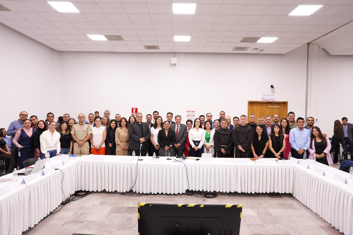 isauraamadorn's tweet photo. Participamos en la reunión plenaria del Operativo Romería 2026, un espacio importante para coordinar esfuerzos y prepararnos para una de las tradiciones que más nos identifica como zapopanas y zapopanos. 🙌🏼

La Romería se construye meses antes, con coordinación, organización y mucha responsabilidad para que miles de familias puedan vivir la tradición con tranquilidad.