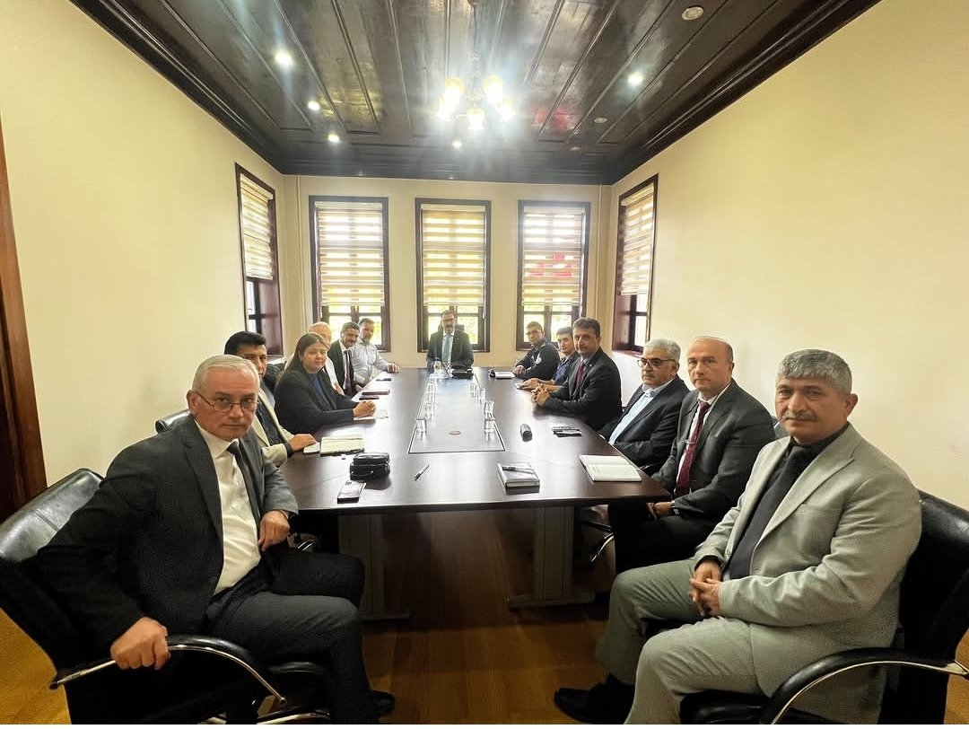 TaskopruIsm_37's tweet photo. Kaymakamımız Sayın Abdullah DEMİRDAĞ'ın başkanlığında, Bağımlılıkla Mücadele Komisyonu toplantısı gerçekleştirildi.
İlçe Sağlık Müdürümüz Doktor Merve KARAG��L'ün de hazır bulunduğu toplantıda bağımlılıkla mücadele kapsamında yapılacak çalışmalar ve gerekli tedbirler ele alındı. https://t.co/IMu2UtobWI