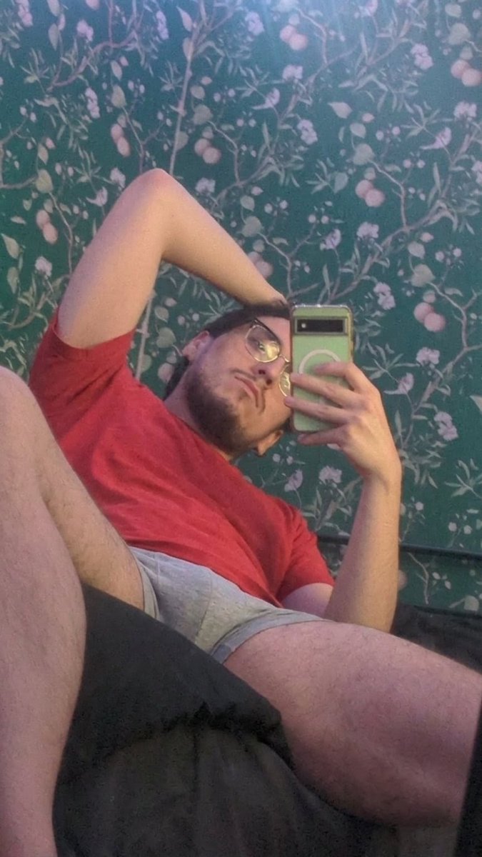 iamjohnathan3's tweet photo. Rub my thighs 👉👈 https://t.co/5XCjQehw8o