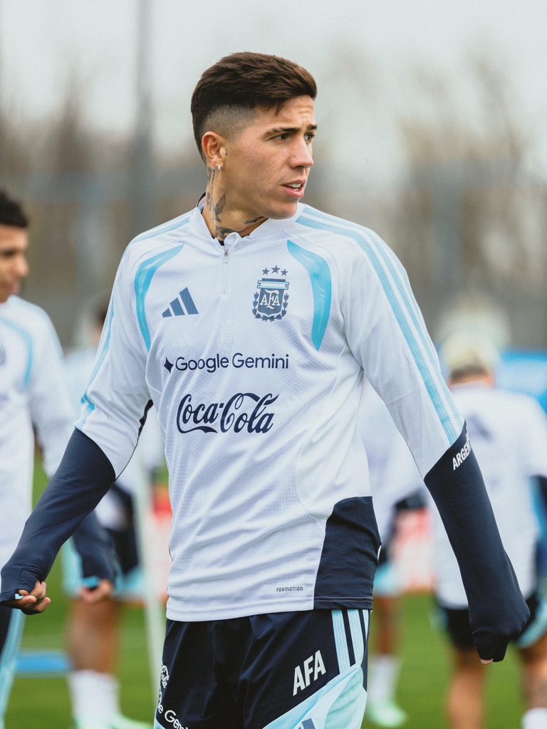 enzitoupdates's tweet photo. Enzo esta en Argentina 😍 y ya se unió a la seleccion https://t.co/spc50UmRmj