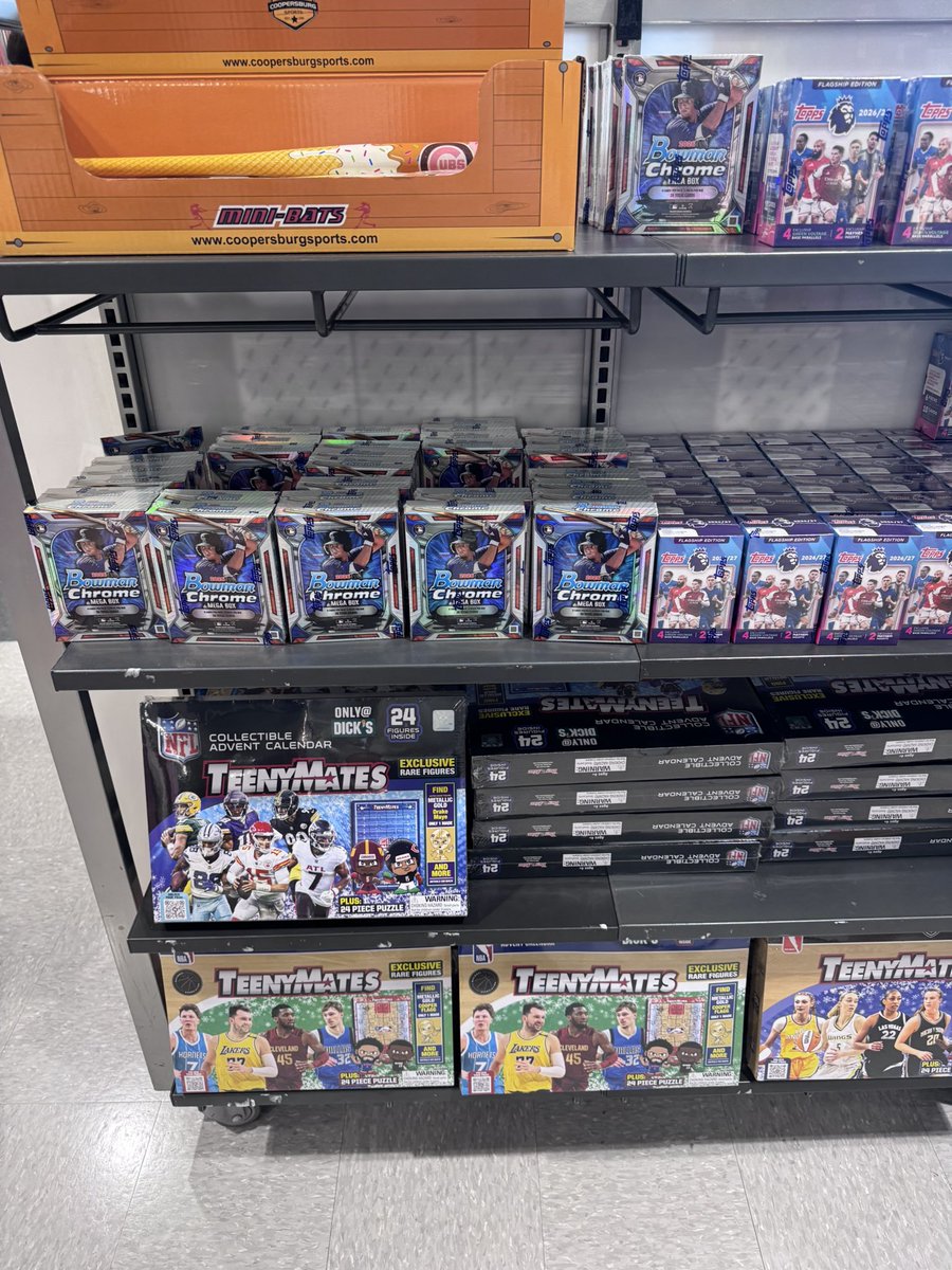 ryan0303a's tweet photo. After 6 stores I finally found some, this DSG said they got 5 cases @CardPurchaser https://t.co/5UtkywrybC