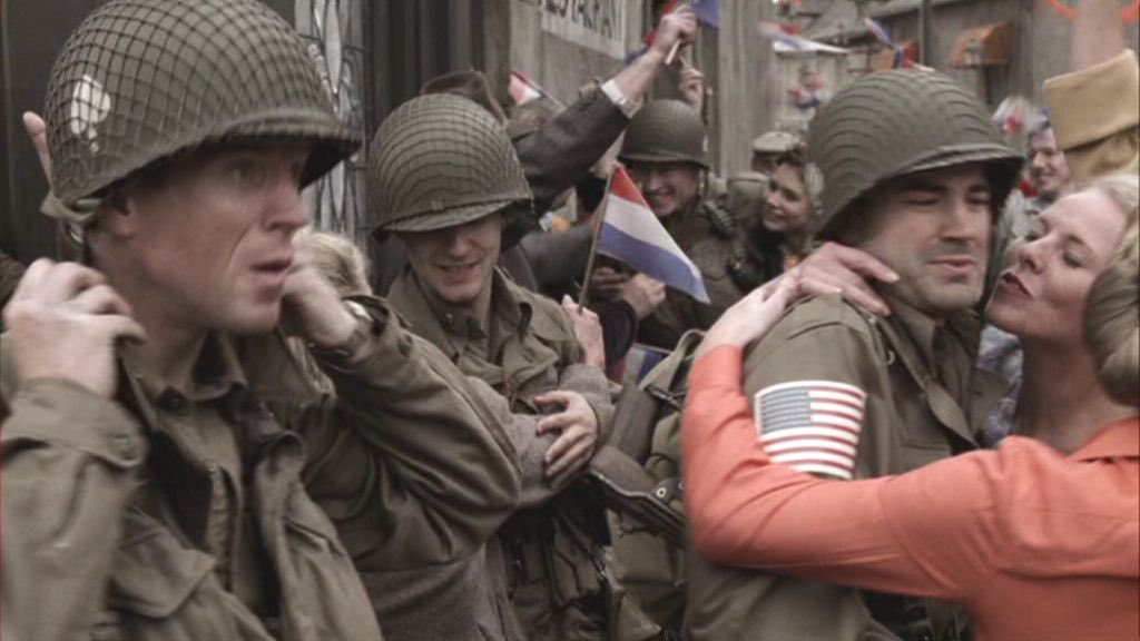 25YearsAgoLive's tweet photo. New HBO show Band of Brothers airs its fourth episode, “Replacements,” about 1944’s Operation Market Garden. https://t.co/s68gi0zg2c