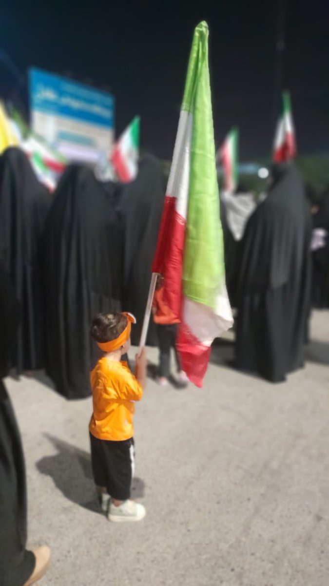 almaas314's tweet photo. یک جانفداست؛
کوچک در قامت، اما بزرگ در دل… 
پرچم ایران در دست و عشق وطن در قلبش روایتِ نسلی که ایستادن را بلد است.
منم یک جانفدا از دیار حمیدیه؛
از #جانفدایان_خوزستان و #جانفدایان_حمیدیه https://t.co/1Qybhc2TzL