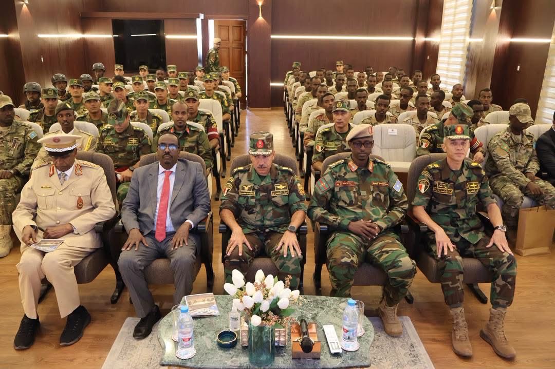 SOSDISPATCHH's tweet photo. 🇸🇴🇪🇬 Somalia Egypt military ties are moving at a pace few saw coming.

Somalia’s Special Forces Commander, Brig. Gen. Aadan Mohamed Omar, has concluded advanced training for Somali Special Forces units in Cairo.

The training covered commando operations, counterterrorism, urban warfare and airborne operations.

A clear sign of the rapid expansion of defence and security cooperation between Mogadishu and Cairo.

#Somalia #Egypt #SNAF #SpecialForces #Defense #Mogadishu #Cairo