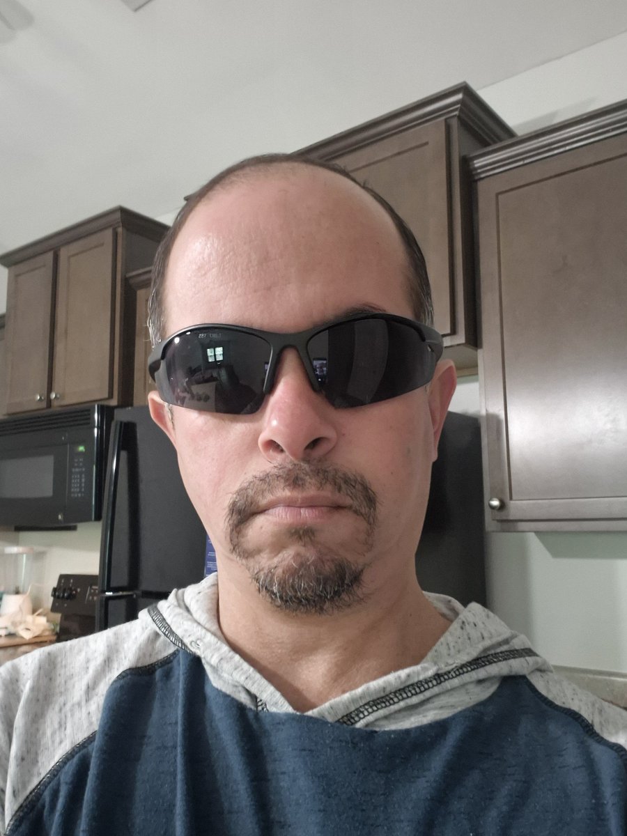 cancherex13's tweet photo. Any pretty girls around here? https://t.co/bCdBWdm8Br