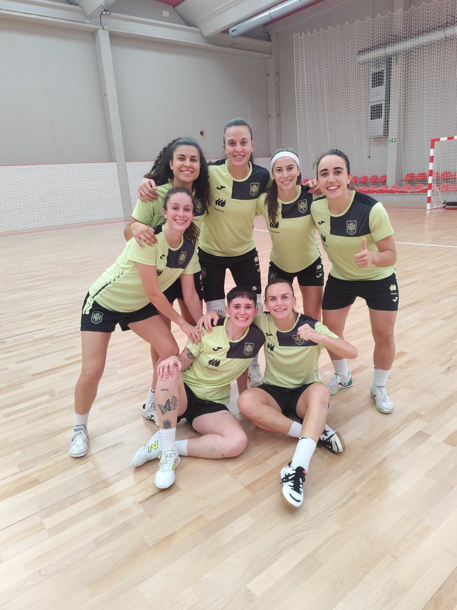 FutSalRFEF's tweet photo. 🏆 ¡𝗛𝗼𝘆 𝘁𝗲𝗻𝗲𝗺𝗼𝘀 𝗲𝗾𝘂𝗶𝗽𝗼 𝗴𝗮𝗻𝗮𝗱𝗼𝗿!

📅 Mañana, en la doble sesión, ¿la revancha?

#FutsalEspaña https://t.co/HlEjtIGQaD