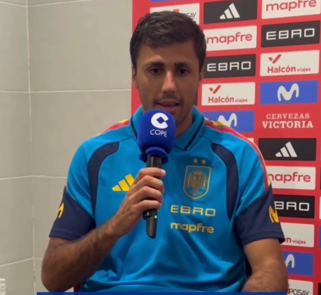 90MinutesHQ's tweet photo. 🚨🗣️ Rodri: “If the 2024 Ballon d’or affected my move to Real Madrid? — No, absolutely not. Barcelona is just another place like home, in Manchester City we call Barcelona the Spanish side of City.” https://t.co/tdrPYrPiQi