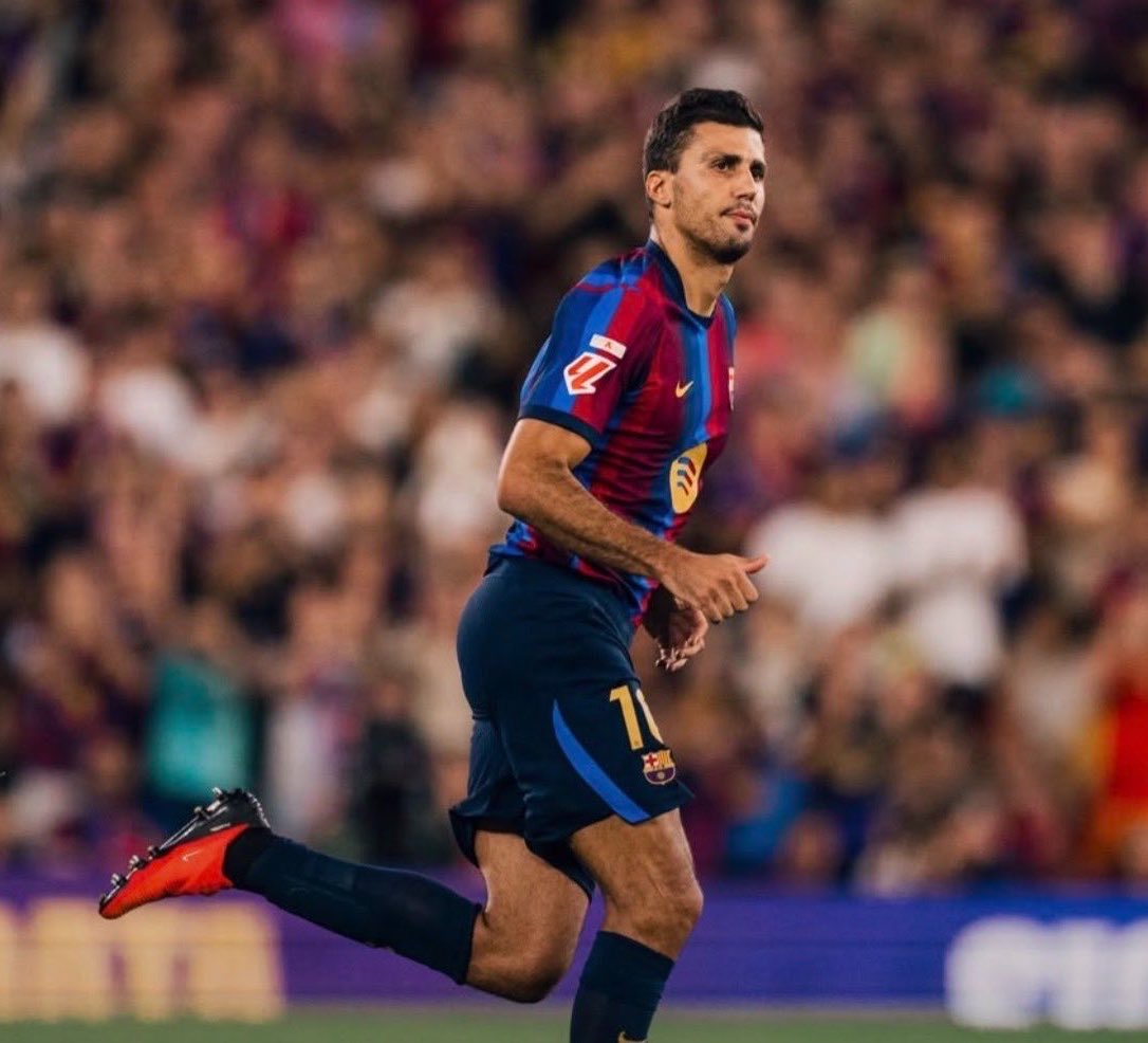 90MinutesHQ's tweet photo. 🚨🗣️ Rodri: “If the 2024 Ballon d’or affected my move to Real Madrid? — No, absolutely not. Barcelona is just another place like home, in Manchester City we call Barcelona the Spanish side of City.” https://t.co/tdrPYrPiQi
