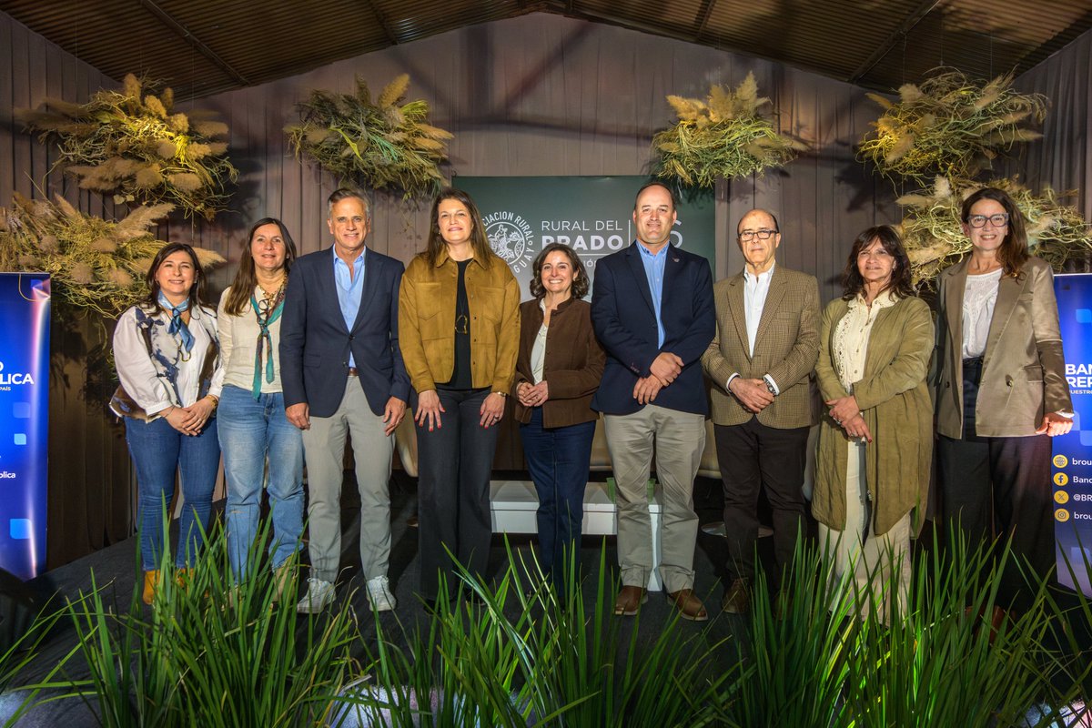 Uniondeexport's tweet photo. Participamos de una nueva edición de Empresarias Transformando Valor, en el marco del Capítulo Uruguay de la CEMM.
Destacamos a Alejandra Radulovich directora de Grupo El Solar, empresa socia de la UEU quien compartió su experiencia de liderazgo e internacionalización
#SomosUEU https://t.co/iTq37Yj0wI