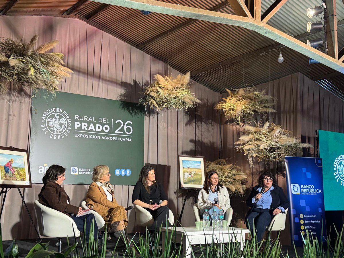 Uniondeexport's tweet photo. Participamos de una nueva edición de Empresarias Transformando Valor, en el marco del Capítulo Uruguay de la CEMM.
Destacamos a Alejandra Radulovich directora de Grupo El Solar, empresa socia de la UEU quien compartió su experiencia de liderazgo e internacionalización
#SomosUEU https://t.co/iTq37Yj0wI