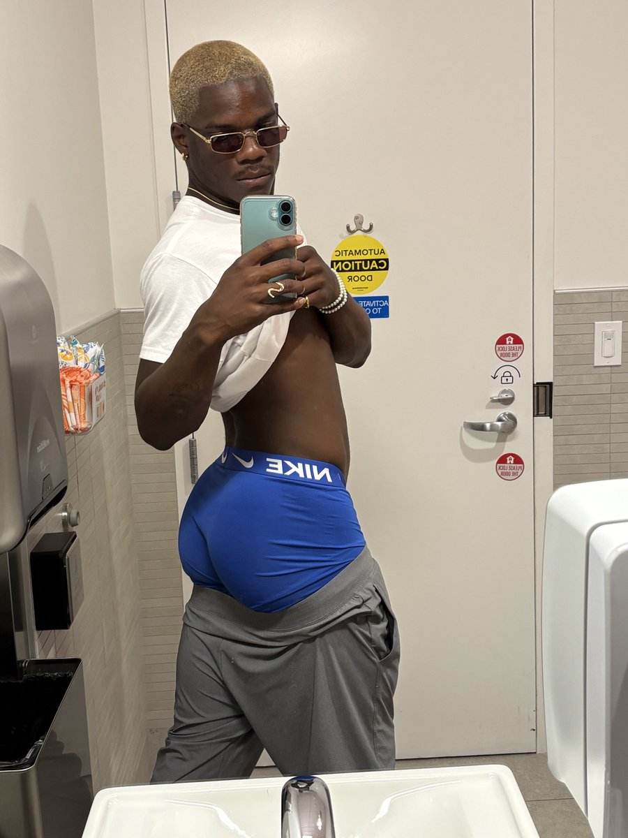 DonkeyDick2700's tweet photo. Wassup y’all I’m new on this app!!??? https://t.co/TSrdApkxW2