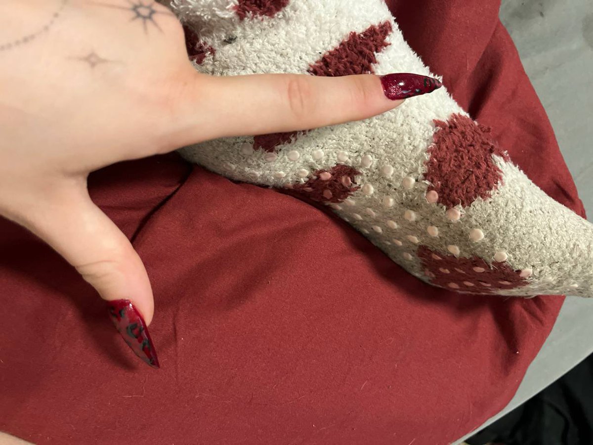 _Rose_2k3's tweet photo. Das nächste Paar Socken was den Besitzer wechselt🚨🕷️
#feet #feetlover #füße #socks #sole #dirtysocks #toe #findom #footslave #feetfetish #footmother #angelsocks #fusssohle #footworthship #wrinkledsoles #slave #contentseller #feetfindom #footfetısh #feetdomination #nylon #thatpose #domme #femdom #findom #feetdom